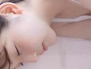 细数Son Ye Eun高清图集中的DJAWA亲密一瞬，笑点满满，完美生活其实只有尴尬！